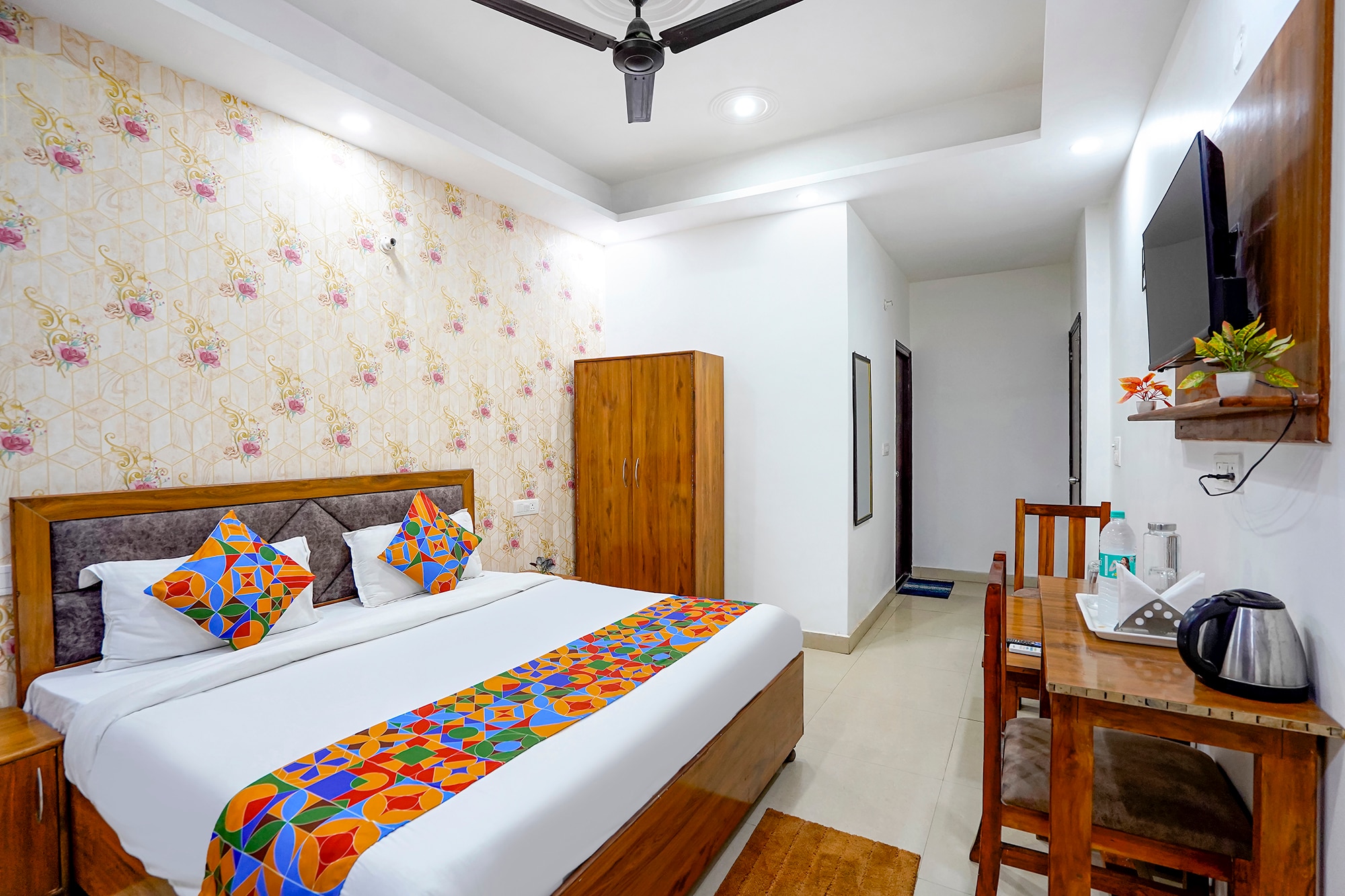 FabHotel Frolic Luxury Stay - Tap to explore photos