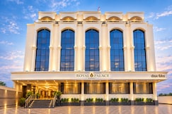 Hotel Royal Palace, Jalgaon