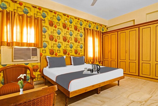 Capital O Samrat Palace Near Nampally Station