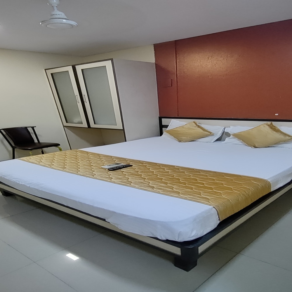 Hotel Minerva Residency - Tap to explore photos