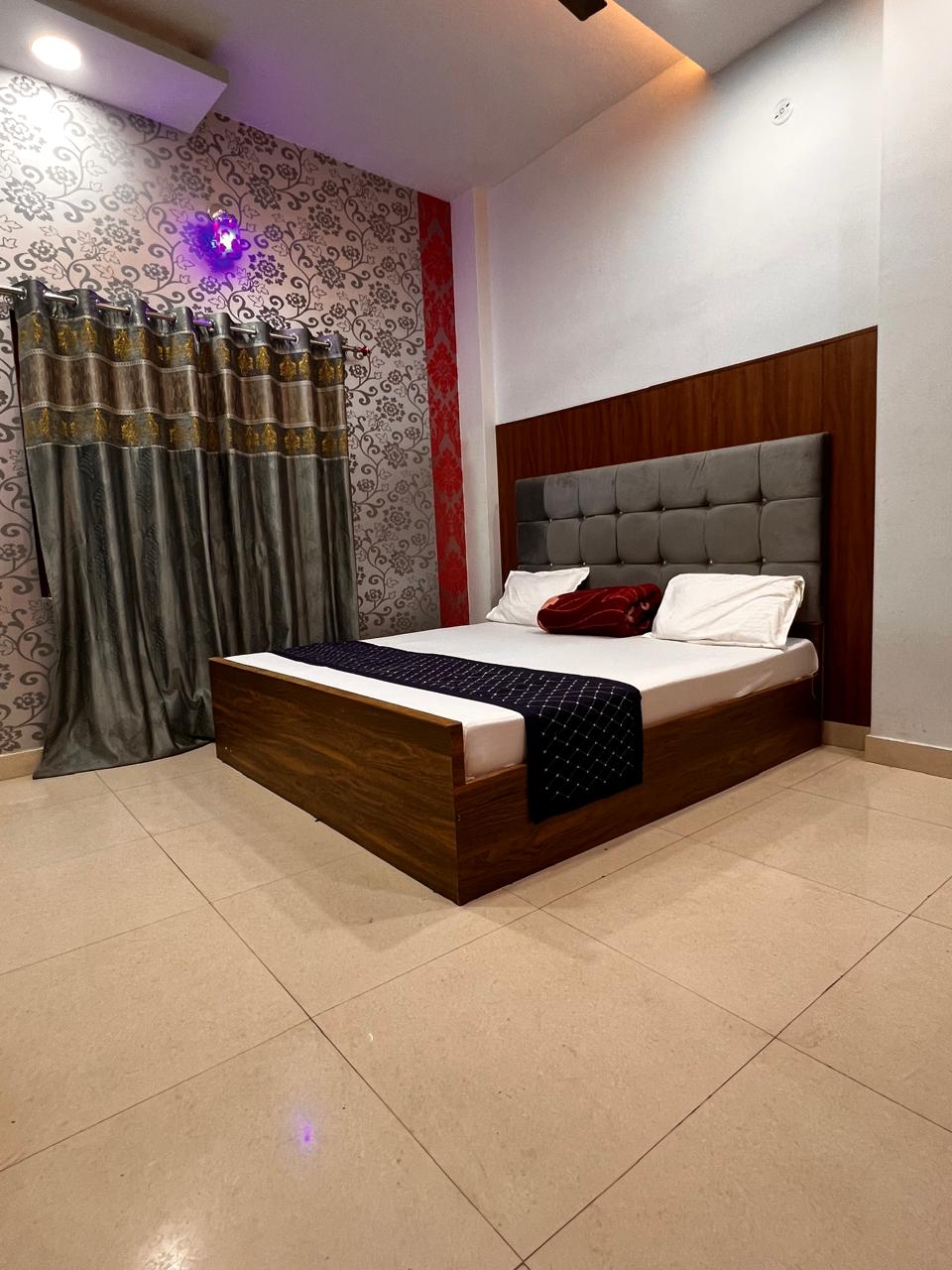 Hotel Girdhari Inn - Tap to explore photos