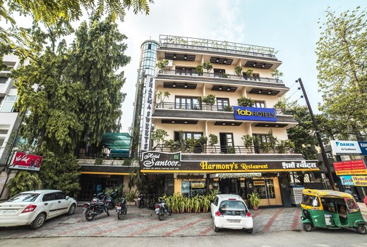 FabHotel Santoor Geeta Bhawan Square