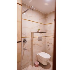 Deluxe AC | Attached Washroom