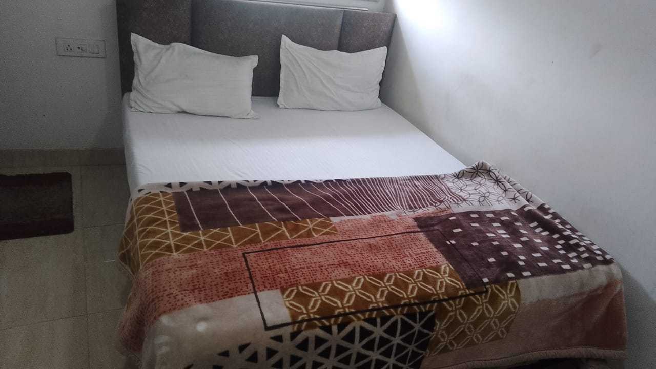 Hotel O Radhey Krishna Paying Guest House - Tap to explore photos