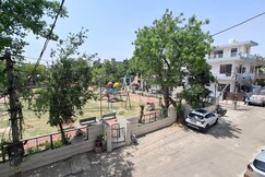 Modern Cozy Room near PGIMS MDU, Rohtak