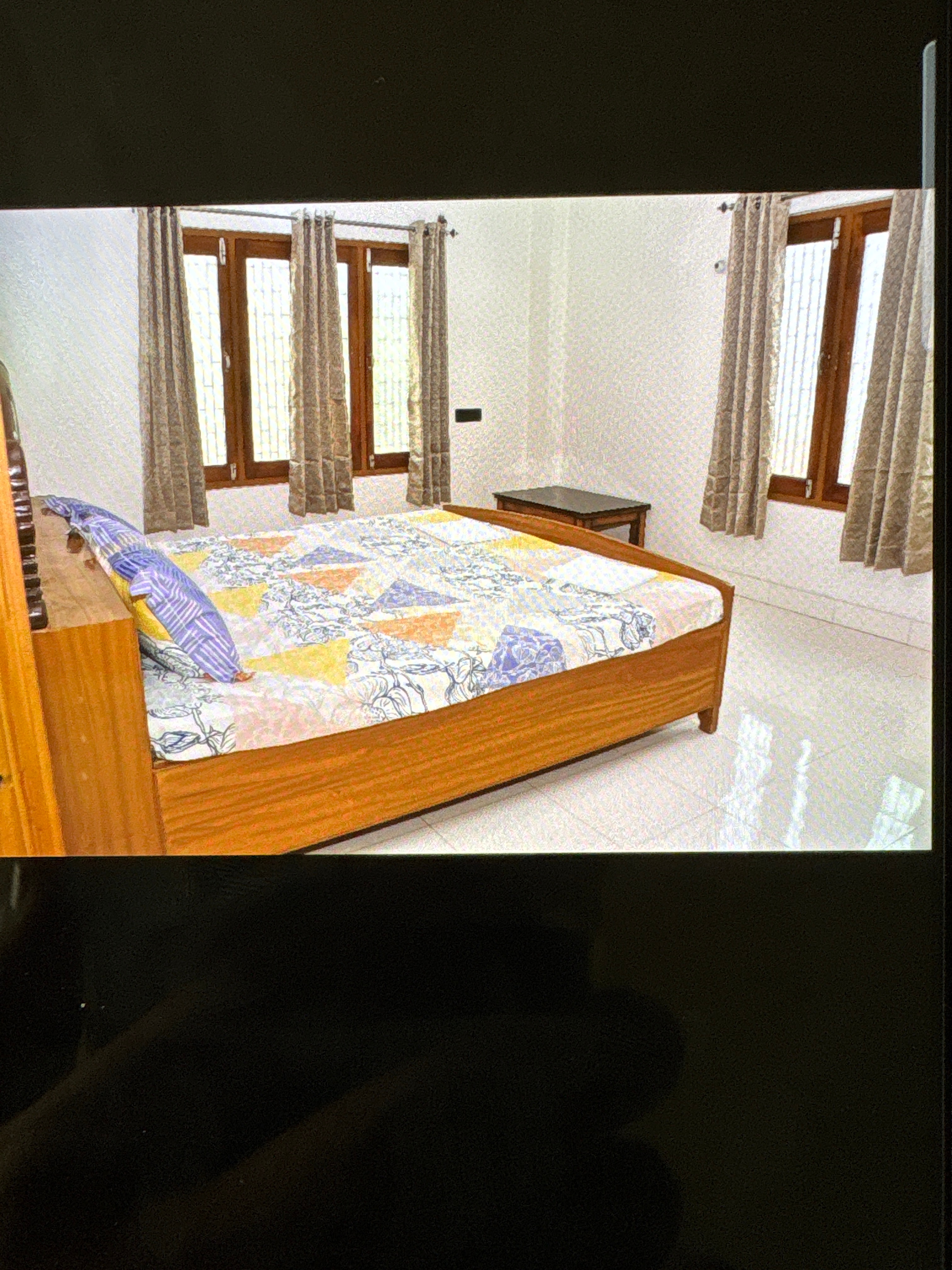 Gopal Kunj 1  Rooms  Apartment   Flat  Near BHU - Tap to explore photos