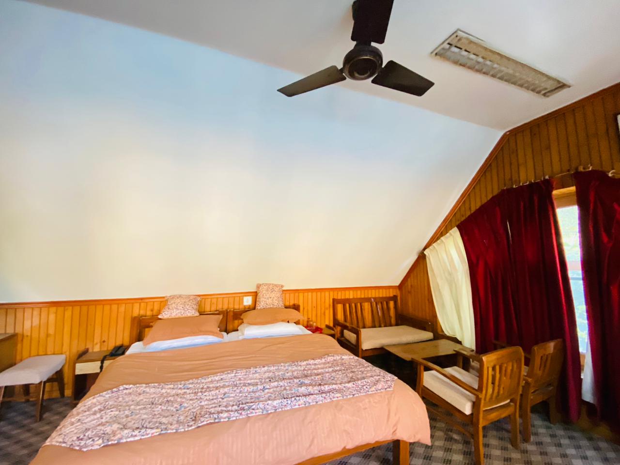 Hotel Madhuban- Dal Lake - Tap to explore photos