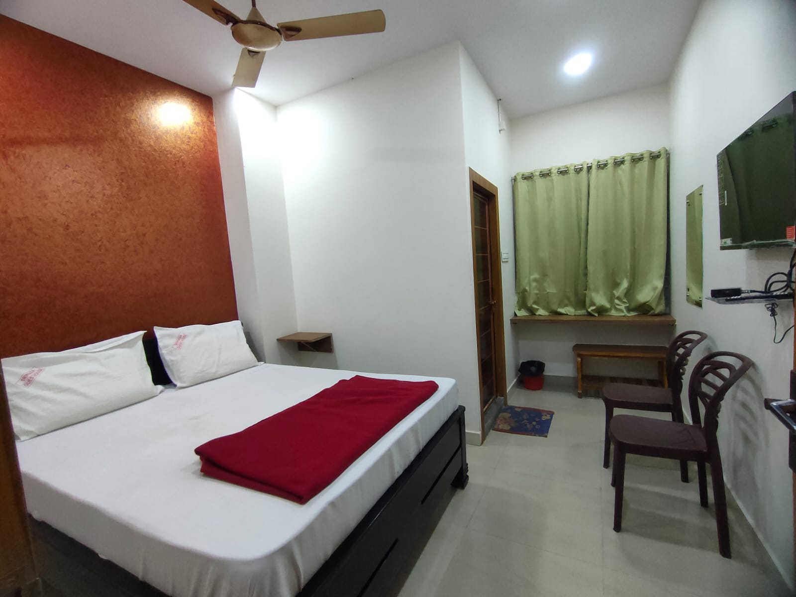 Sri Srinivasa Guest House - Tap to explore photos