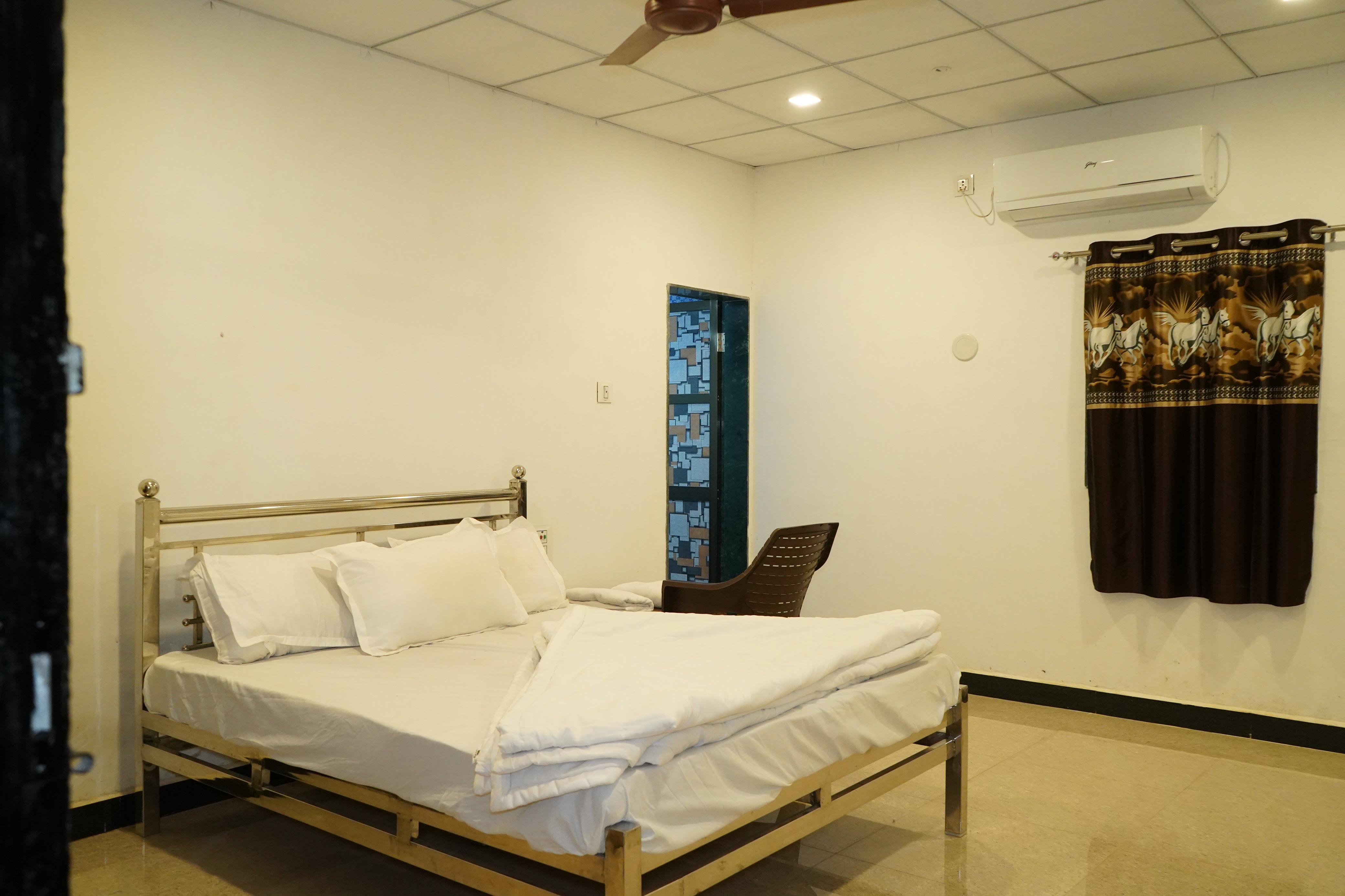 Gir Crown Resort - Tap to explore photos