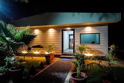 A Poolside Villa Green Castle Garmstay, Mohali