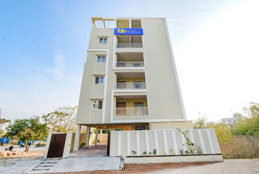 FabHotel RK Suites - Nr U.S. Consulate, Financial District