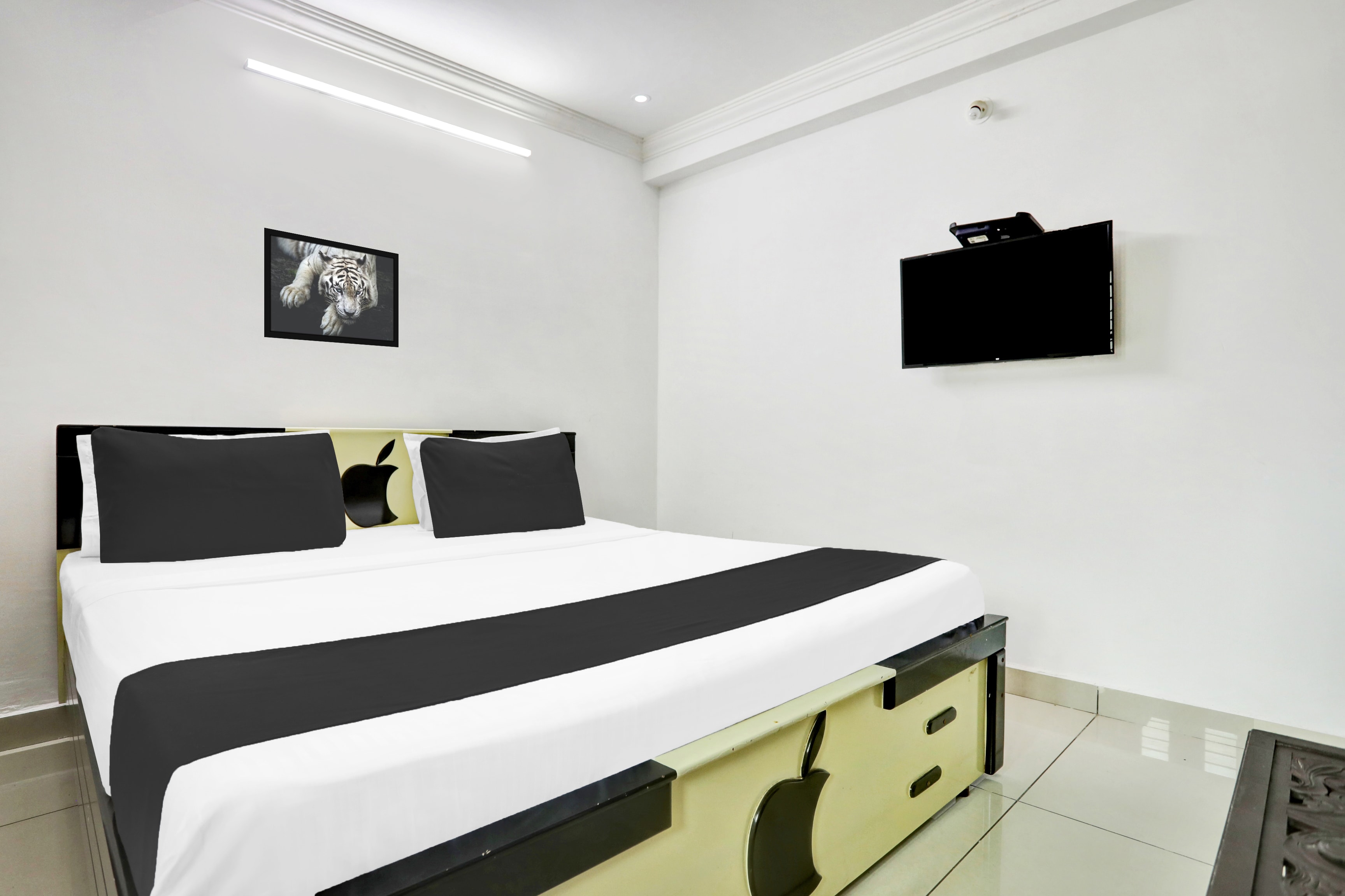Super Hotel O J3 LUXURY ROOMS - Tap to explore photos