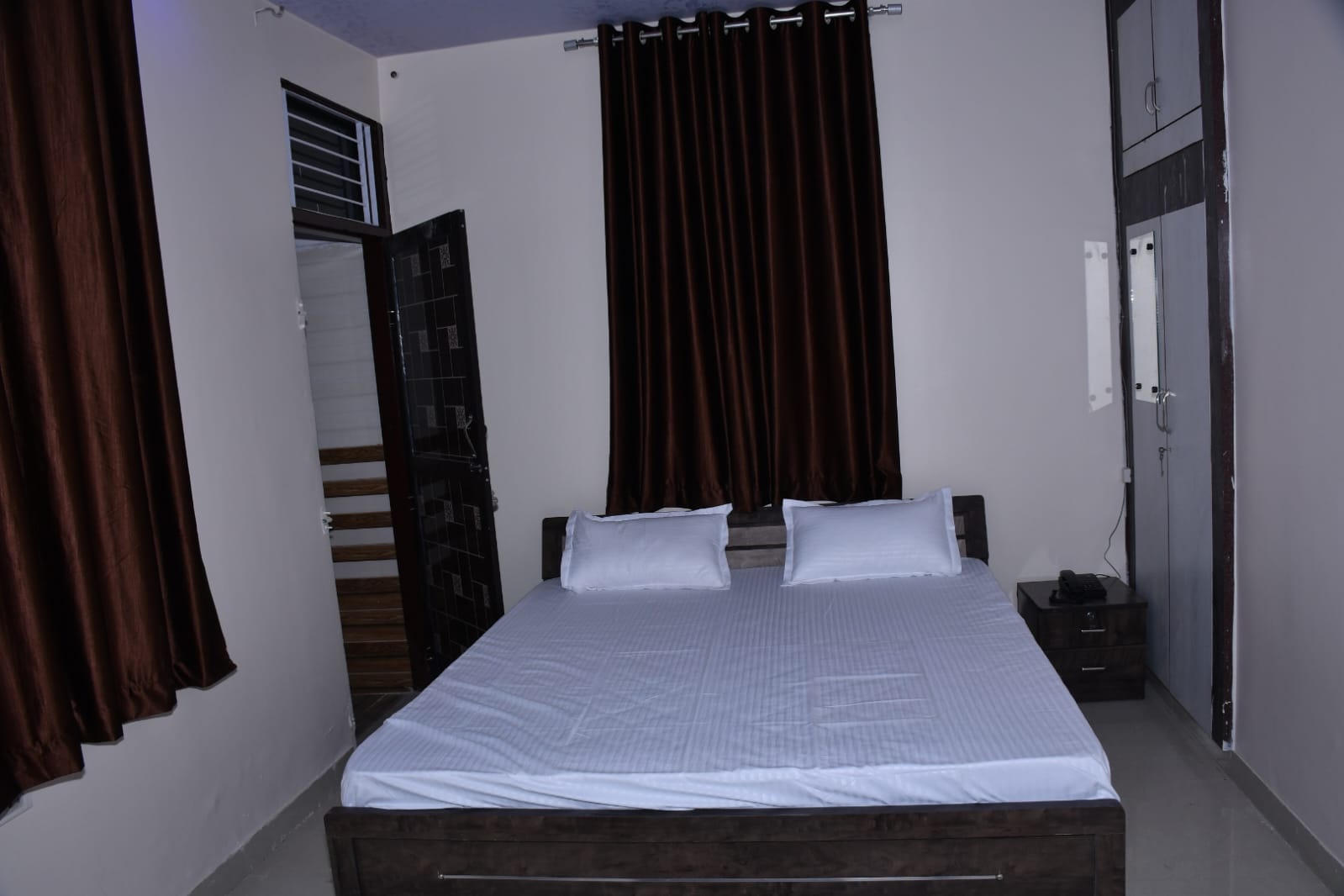 Hotel Rudra Palace - Tap to explore photos