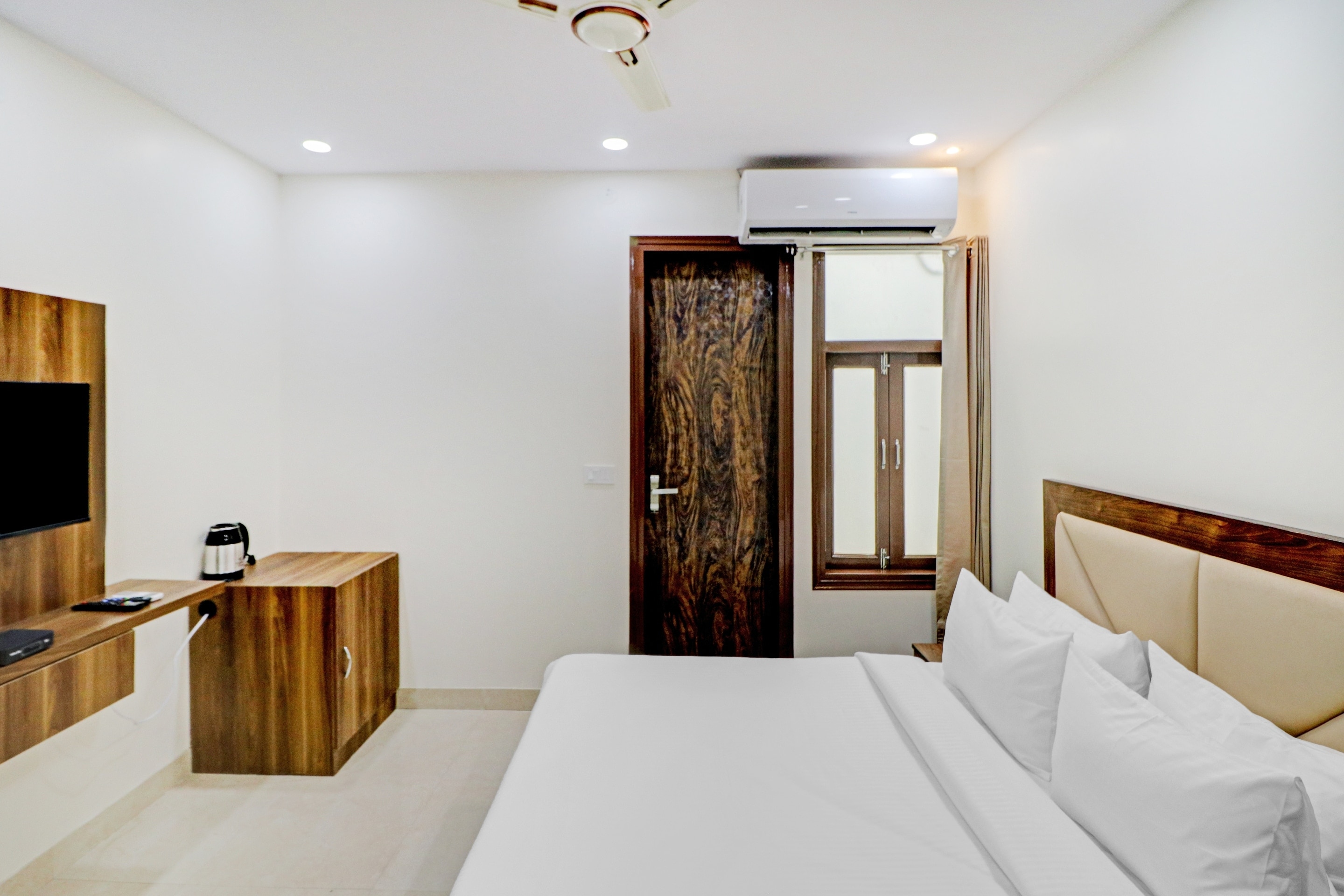 Hide Away Bed And Breakfast - Tap to explore photos