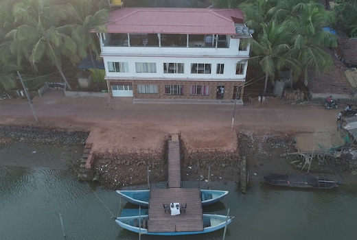 Leaf Riverfront Resort | Rooms & Suites