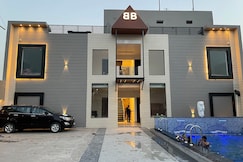 The Bubbles Pool and Rooms, Amritsar