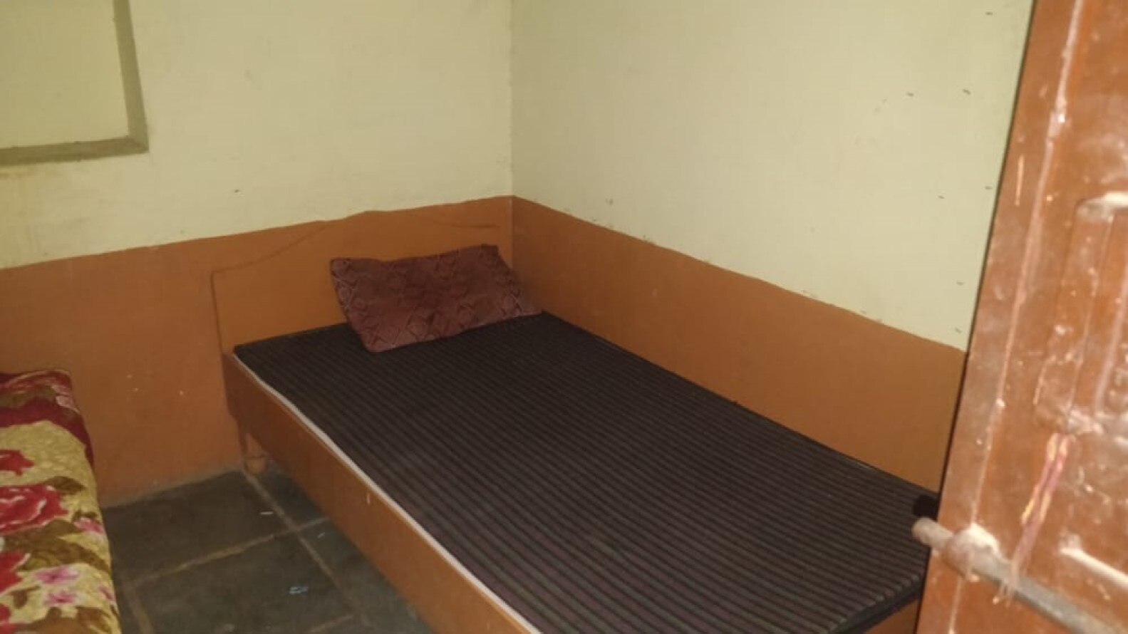 Jhankar Guest House - Tap to explore photos