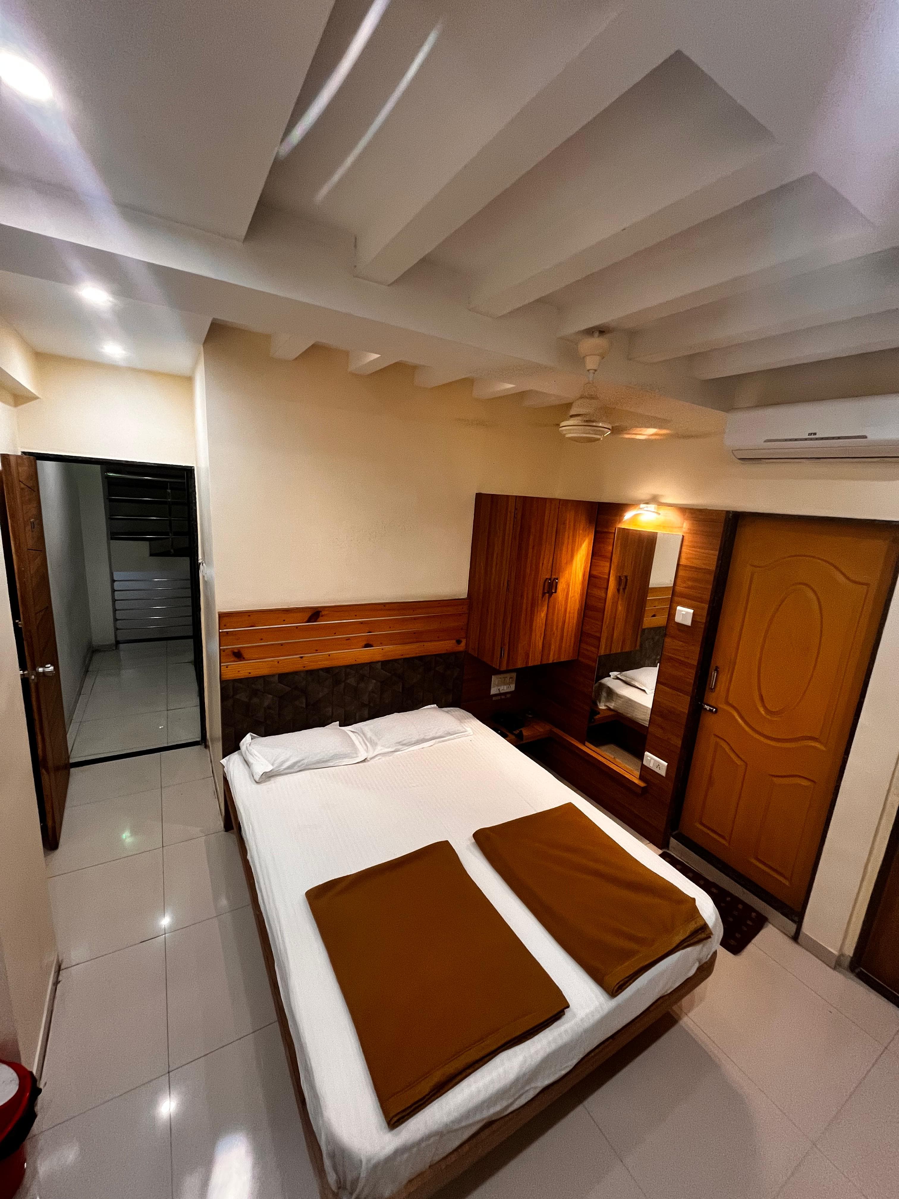 Shree Balaji Lodging 2