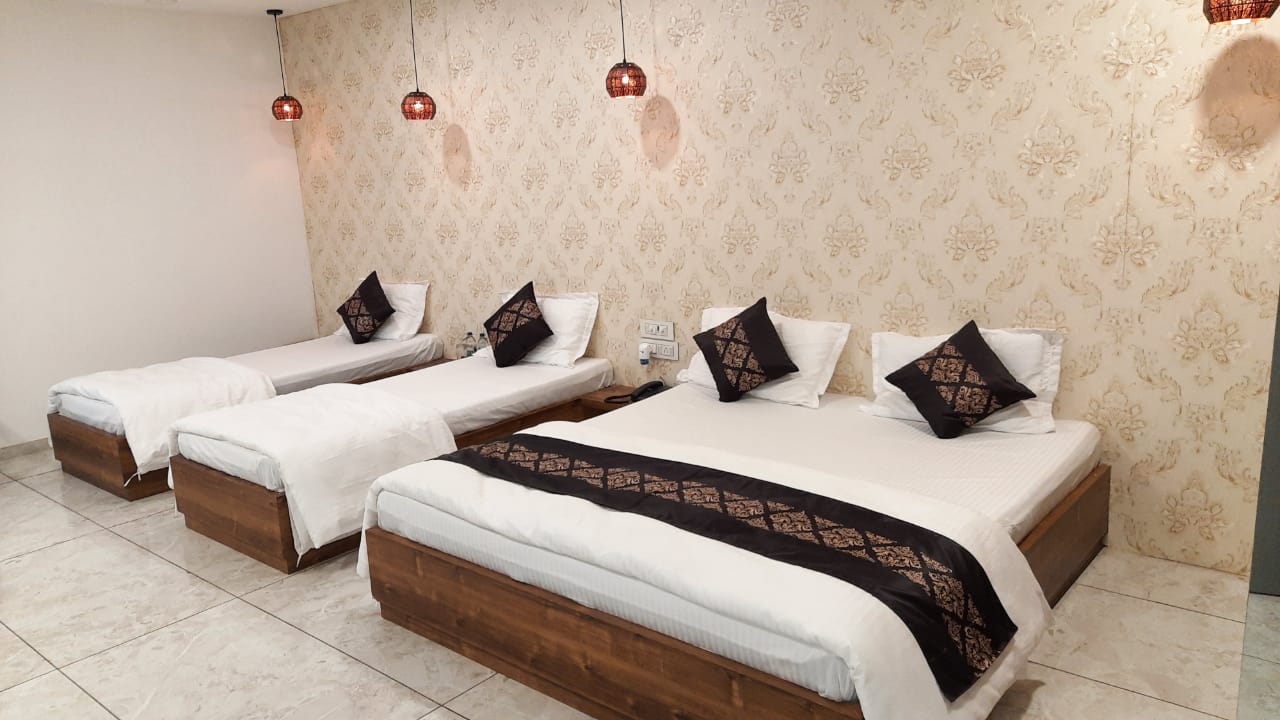 Hotel Raj Niwas - Tap to explore photos