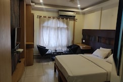 Hotel pleasure palace, Bhopal