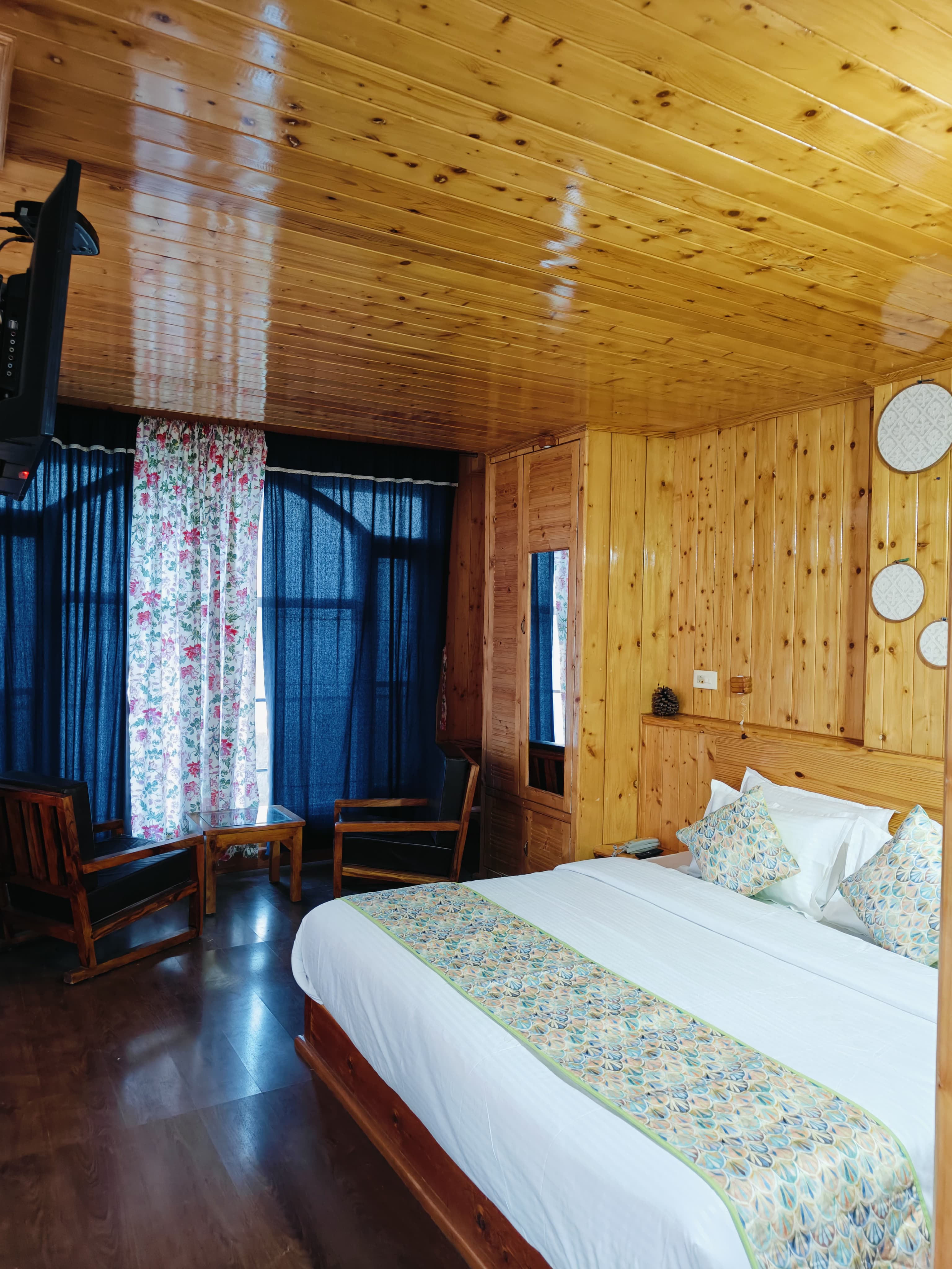 Hotel Savi Shallidrishya - Tap to explore photos