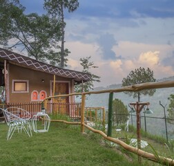 Prakriti Cottage with Mountain-view with Private Lawn
