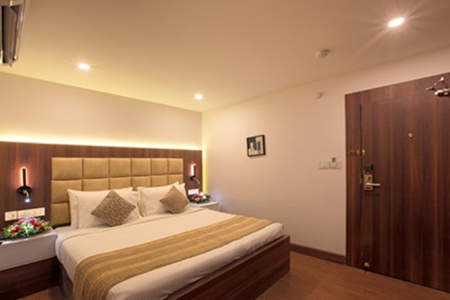 Hotel Kings Empire - Tap to explore photos