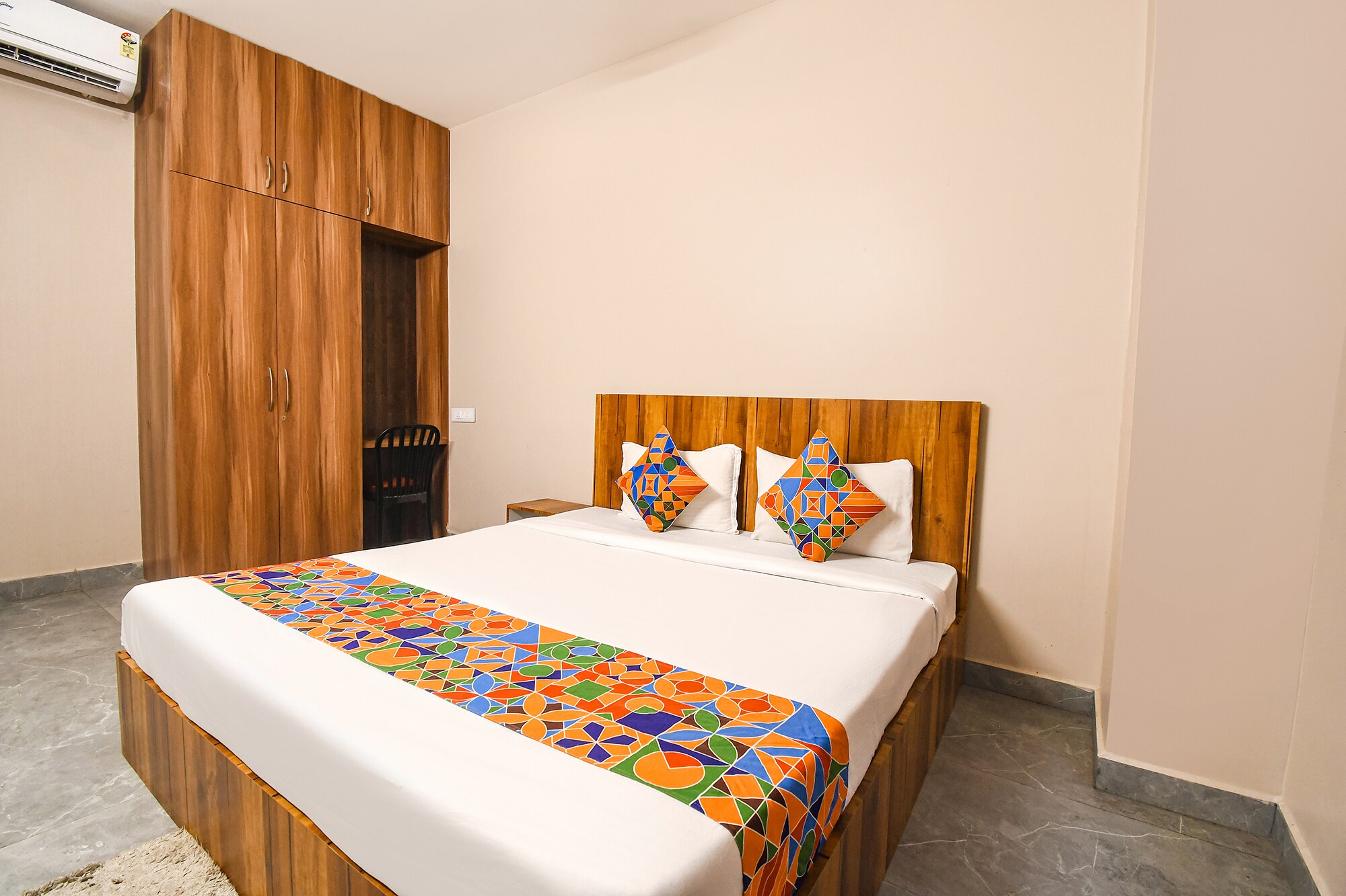 FabHotel Welcome Premium - Nr. ITER College - Tap to explore photos