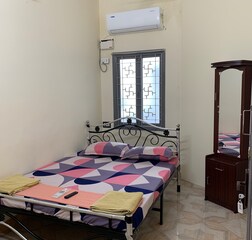 DELUXE AC ROOM