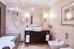 The Diplomat Radisson Blu Hotel, Residence & Spa, Juffair