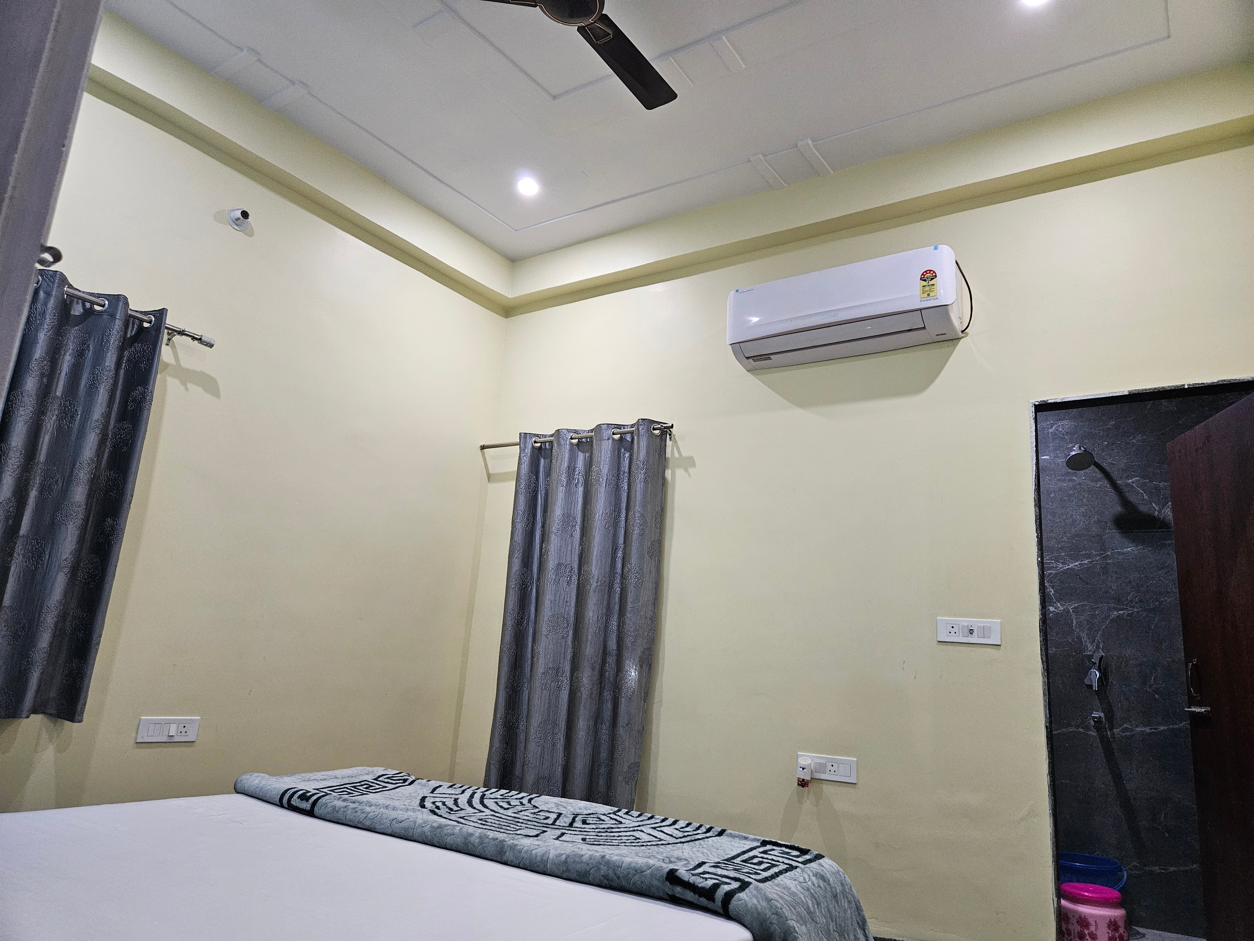 Dhoorji Guest House - Tap to explore photos