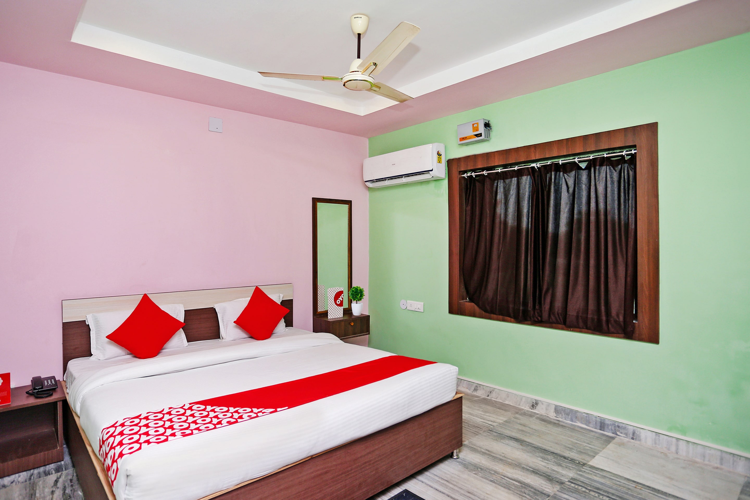 Collection O Aryan hotel - Tap to explore photos