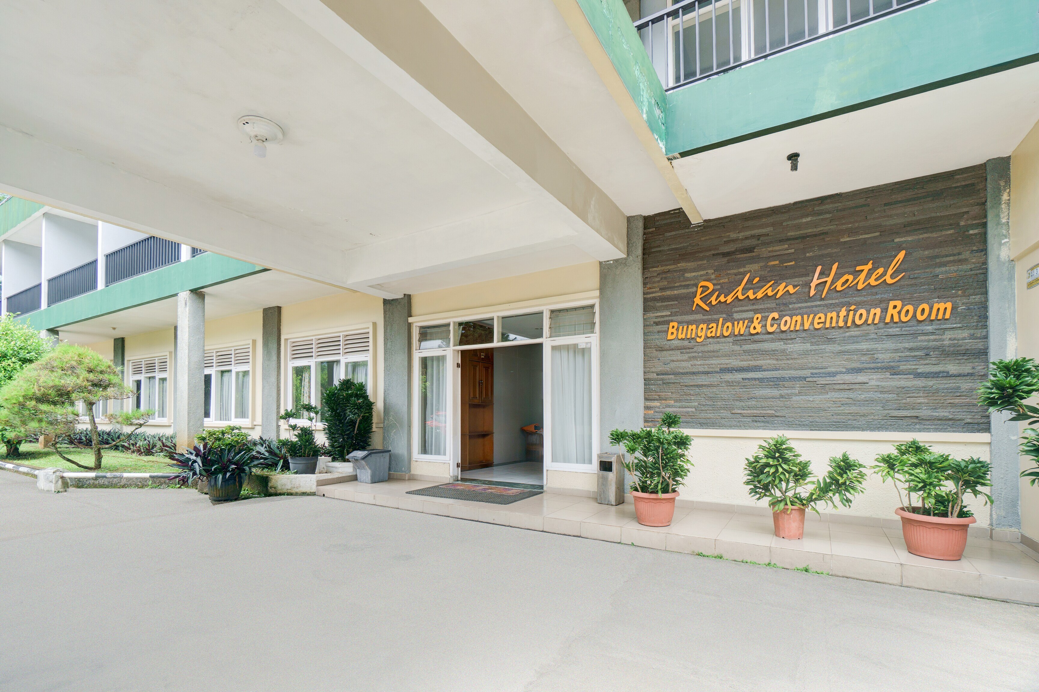 Hotel O Bogor near Taman Safari formerly Hotel Rudian 1 - Tap to explore photos