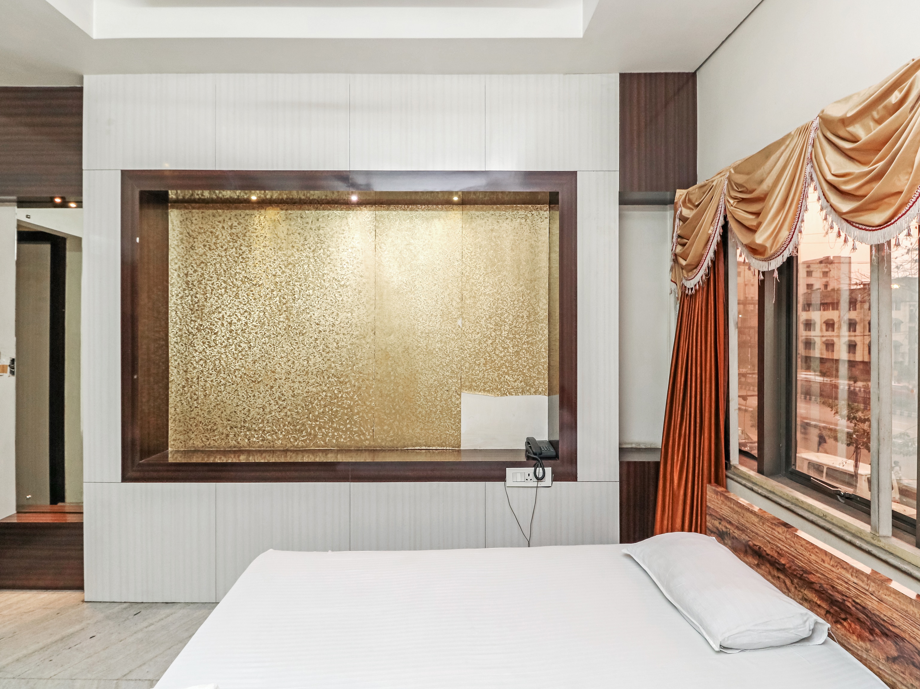 Hotel Rupasi Bangla - Tap to explore photos