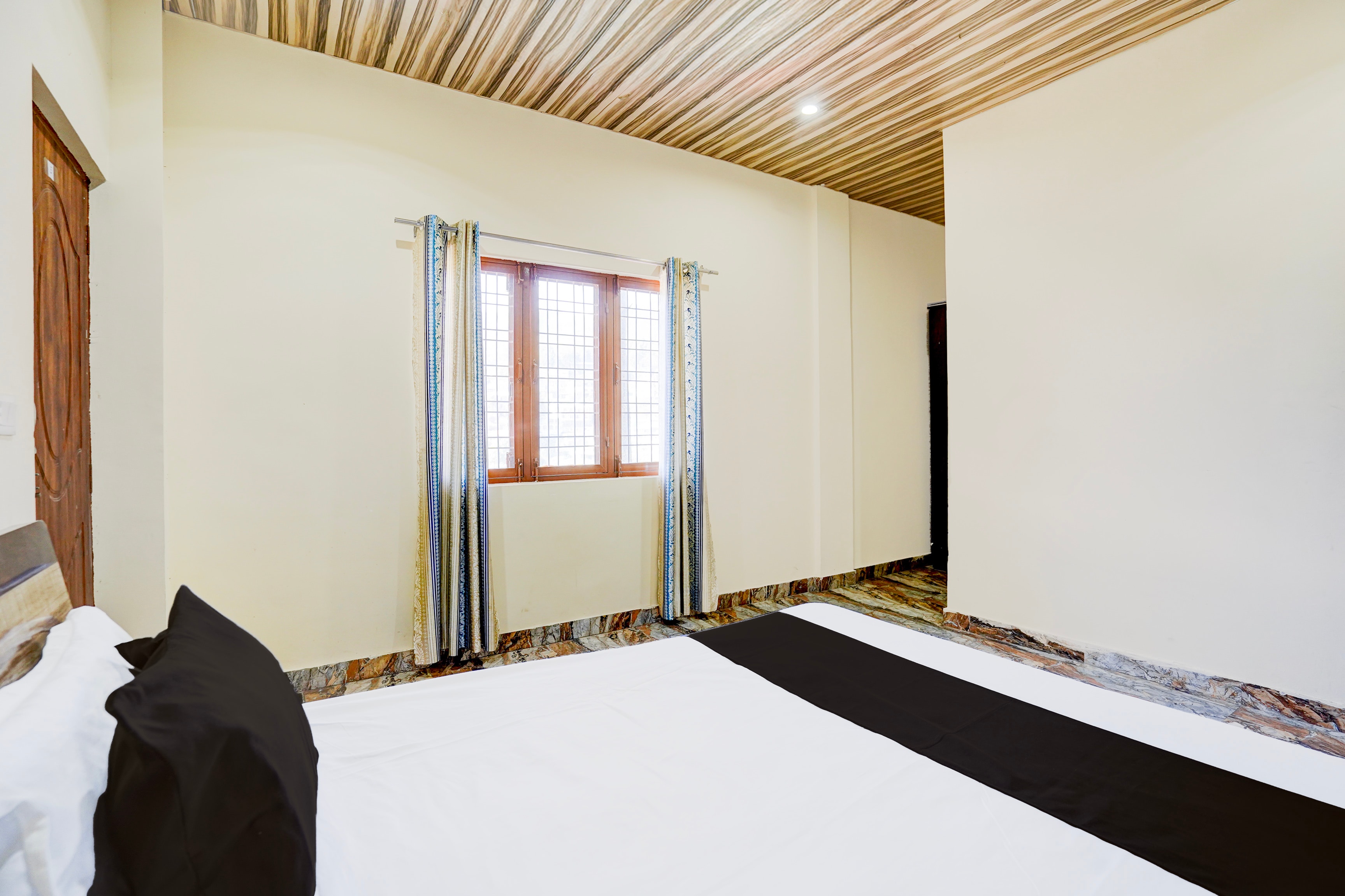 Hotel O Ghumakkad's Baba Resort - Tap to explore photos