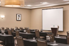 Embassy Suites by Hilton Baltimore at BWI Airport, Baltimore