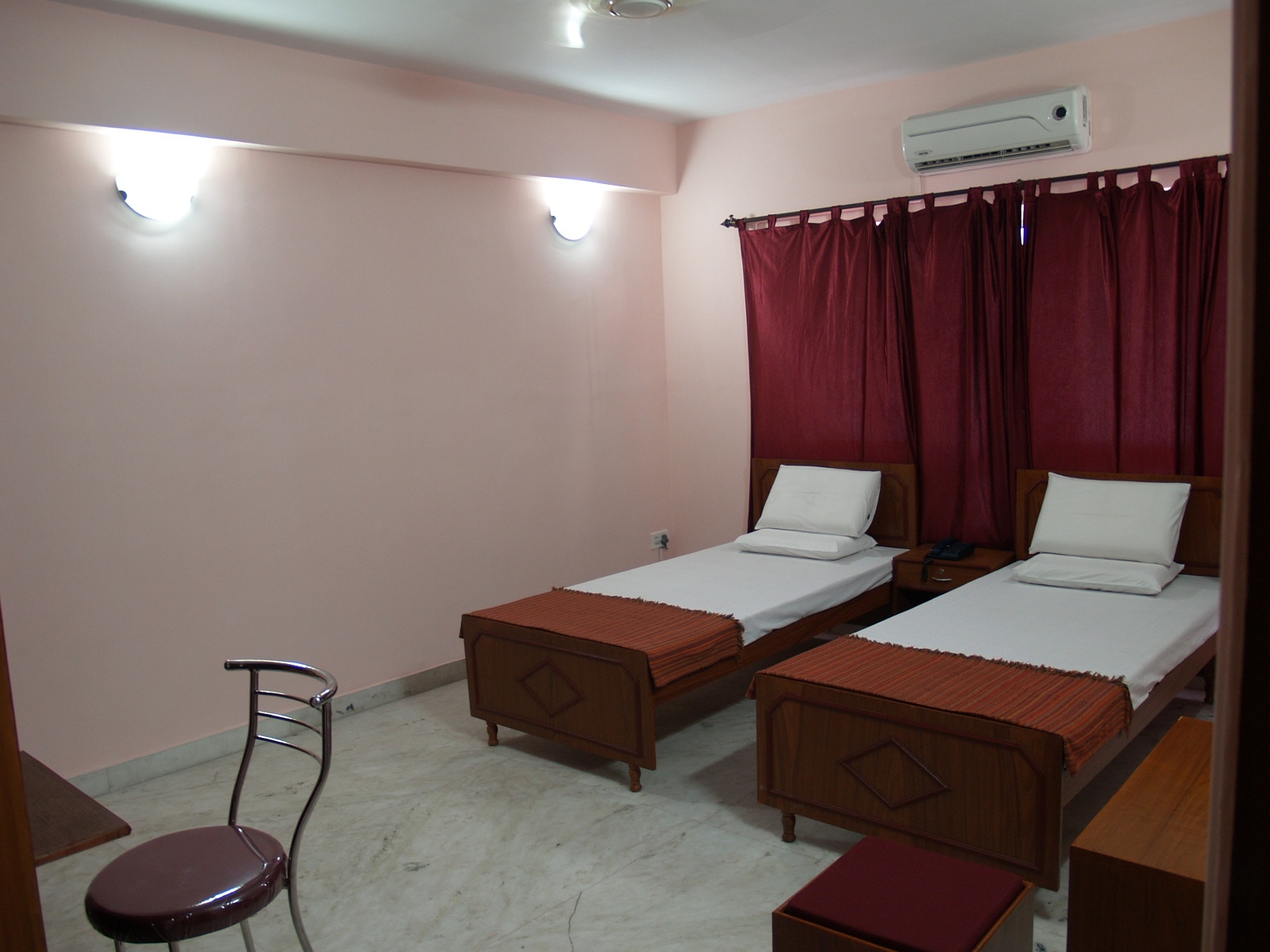 Malik Guest House - Tap to explore photos