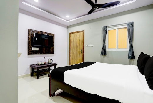 Hotel O Savoy Grand