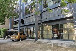 Dancenter The Spades Hostel, Bangkok