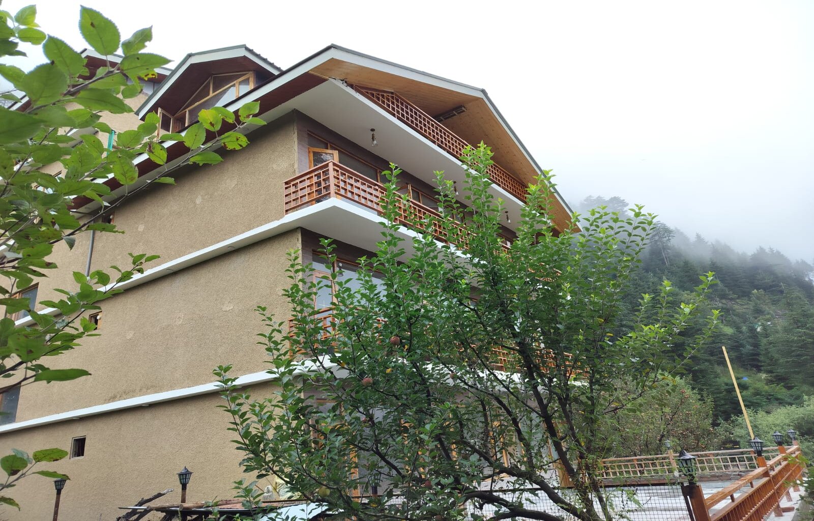 Old Manali Retreat - Tap to explore photos