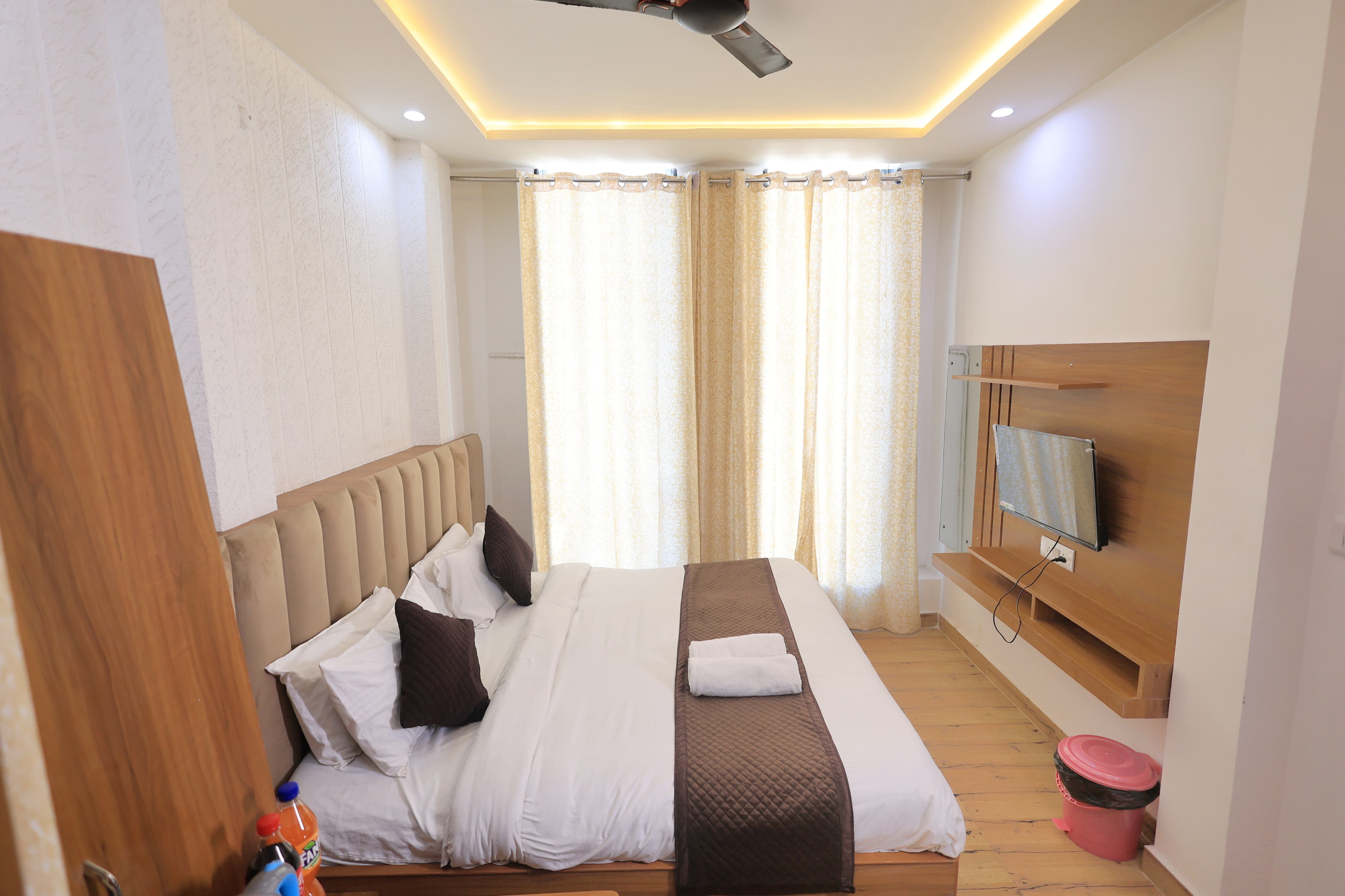 Hotel Yuvan Palace Agra - Tap to explore photos