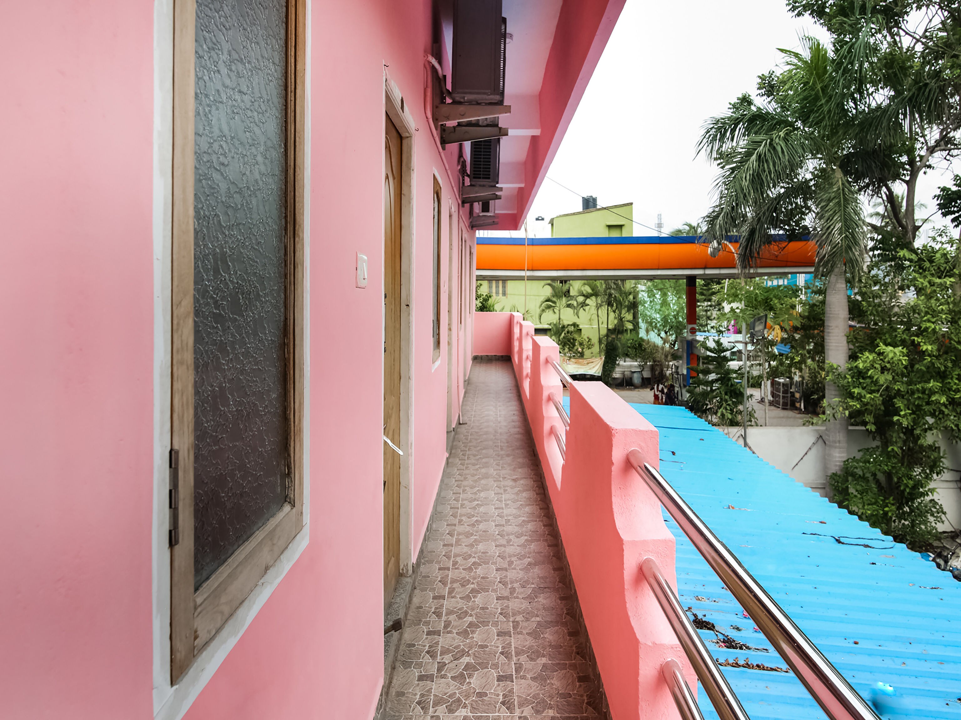 THIRUGNANASAMANDHAM ROOMS - Tap to explore photos