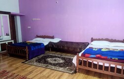 Large Family Room ( 5 to 10 guests)