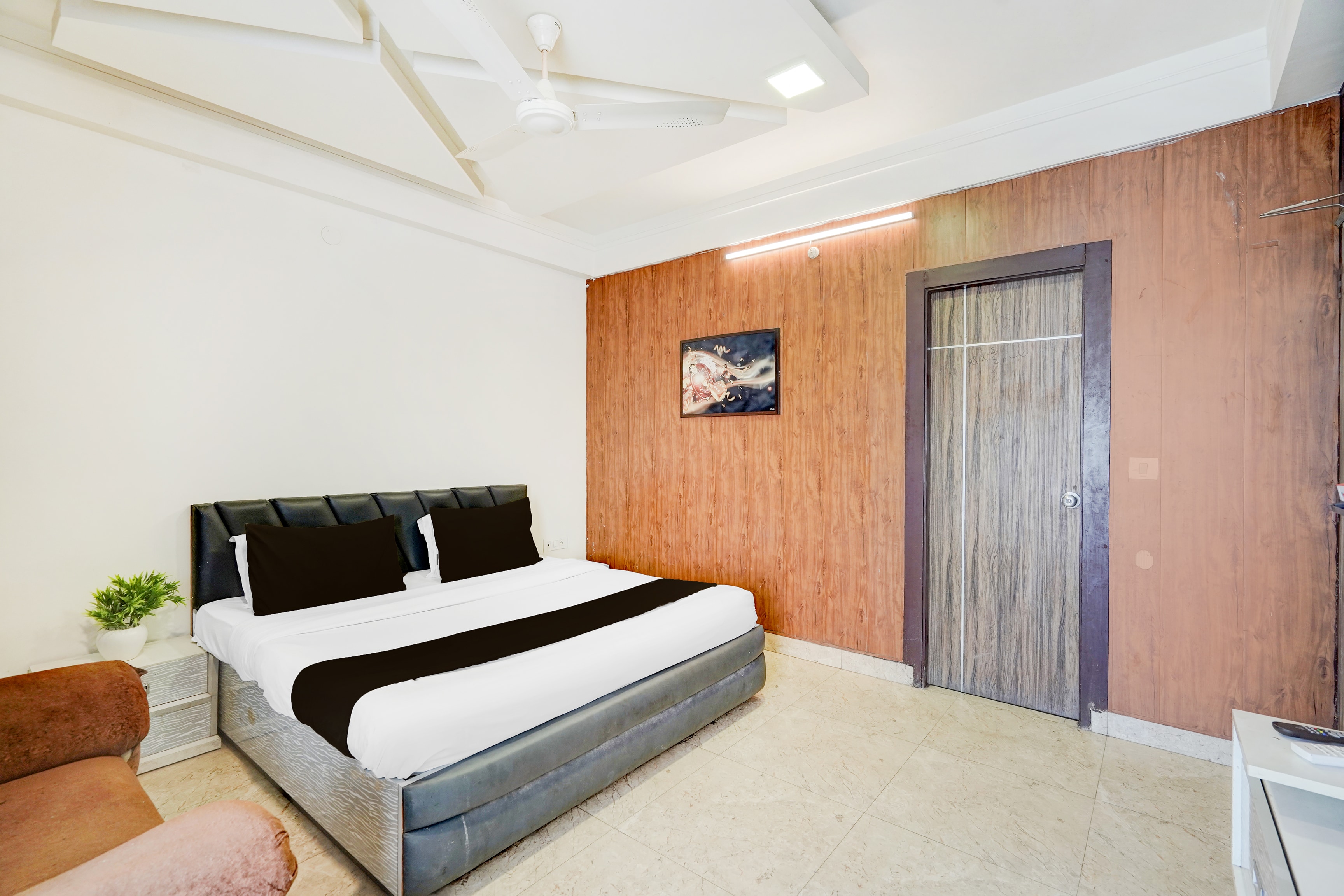 Super Hotel O GMS Road Near Bus Stand - Tap to explore photos