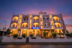 FabHotel Rajlaxmi Palace - Sindhi canmp bus stand,Ashok Vihar metro station, Jaipur