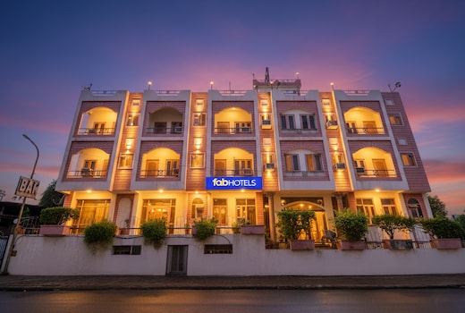 FabHotel Rajlaxmi Palace - Sindhi canmp bus stand,Ashok Vihar metro station