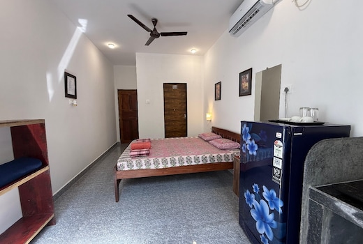Studio peaceful path R5 by Mukund Sadan Arambol