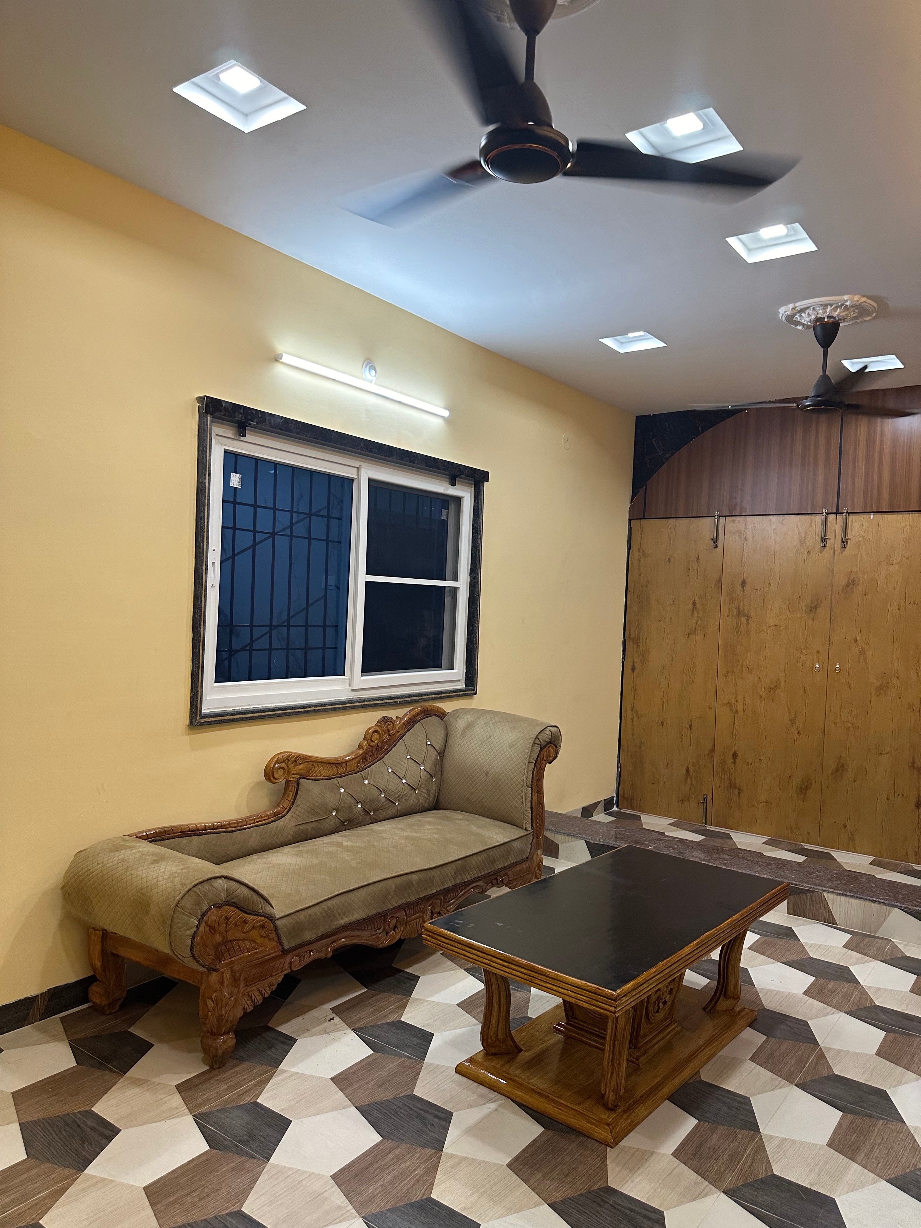 HOTEL RATAN - Tap to explore photos