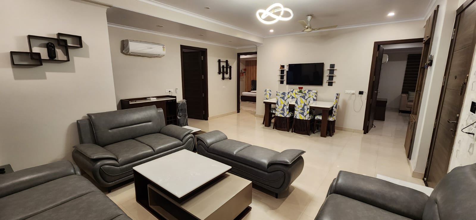 Dream Luxurious 3BHK Apartment IGI Delhi Airport/ ICC - Tap to explore photos