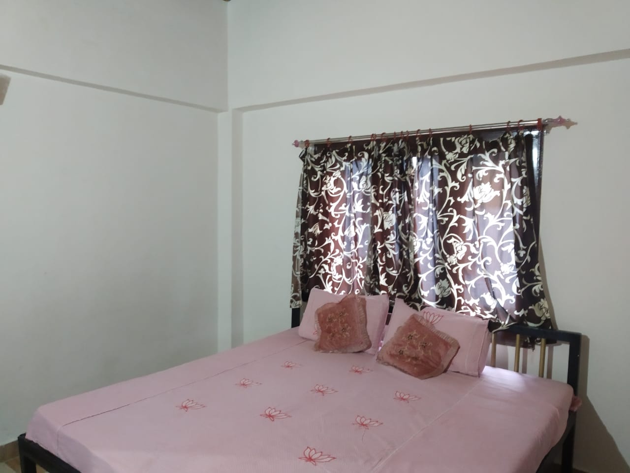 The Rose Homestay - Tap to explore photos